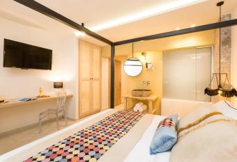 C Suites allows 18 year olds to book a room