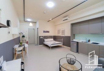 9am-5pm, SAME DAY CHECK IN AND CHECK OUT, Work from Home, Comfy & Quiet Tamarind Suites-Cyberjaya by Flexihome-MY allows 18 year olds to book a room