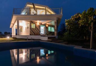 Aqua & Sage by StayVista - Riverside Villa with Pool & Terrace has Balcony rooms