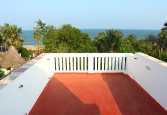 Bluetique Beach House has Balcony rooms