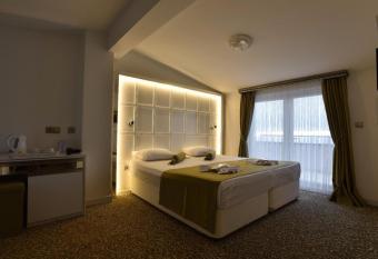 Trabzon Flyinn Hotel has Smoking/Balcony rooms