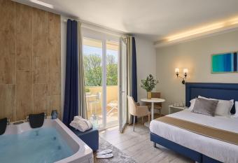 Golden Hotel has rooms with a private hot tub