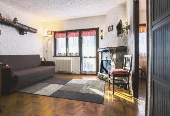 3 Pini has Balcony rooms