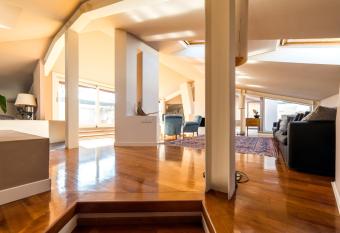 Hotel Ferrara has rooms with a private hot tub