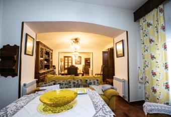 LA CASONA OLIVENTINA has rooms with a private hot tub