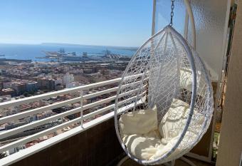 Apartamento 29th floor & sea view allows 18 year olds to book a room