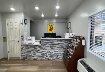 Super 8 by Wyndham Paducah I-24 Exit 4 allows 18 year olds to book a room