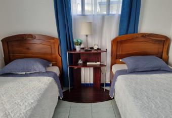 Entire Homy apartment for you, 5 min SJO Airport has Balcony rooms