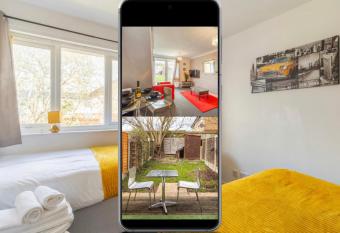 Dudley Port - 14 Minutes By Train to Birmingham New Street has Balcony rooms