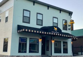 Hotel Stevenson allows 18 year olds to book a room