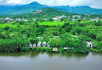 Kampot Riverfront Boutique has Balcony rooms