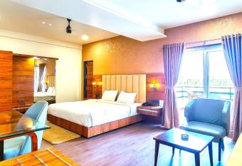 ROYAL CLIFF HOTEL & RESORTS has Balcony rooms