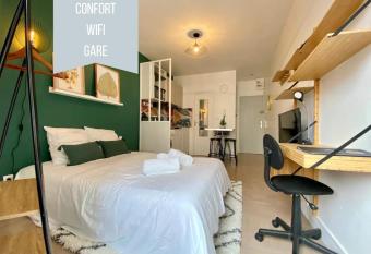 Le Tropical - Confort - Wifi - Gare has Balcony rooms