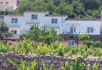 The White House Lumbarda allows 18 year olds to book a room