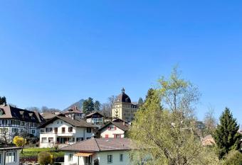 Studio Bahnhof Spiez allows 18 year olds to book a room