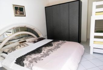 HAUS AM MEER bei NIKO&ANNA allows 18 year olds to book a room