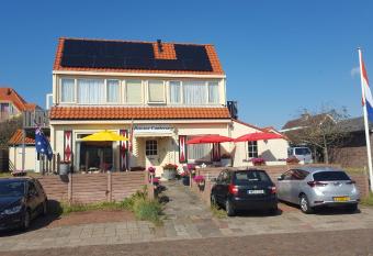pension canberra has Balcony rooms