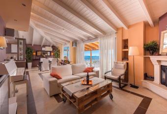 Panoramic view!Penthouse 120qm of sea & mountain has Balcony rooms