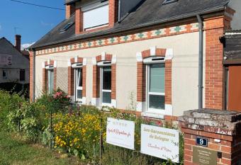 Les Gar  onni  res de Sologne allows 18 year olds to book a room