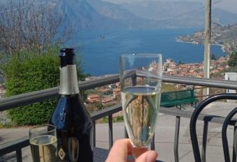 AMAZING CORNER has Balcony rooms