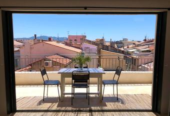 Les terrasses has Balcony rooms