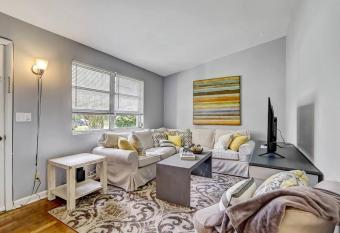 Entire 3 bedroom Home with free Parking allows 18 year olds to book a room