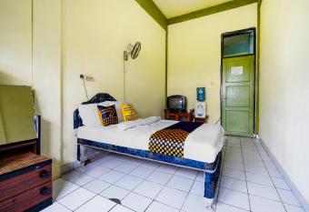 SPOT ON 91064 Wisma Lec Syariah allows 18 year olds to book a room