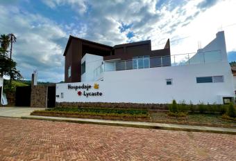 Hospedaje Lycaste allows 18 year olds to book a room