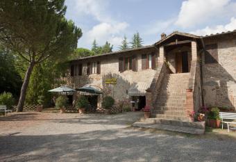 Albergo Ristorante Da Vestro allows 18 year olds to book a room