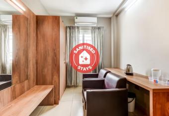 Super OYO Collection O 88029 Yashash Serviced Apartment allows 18 year olds to book a room
