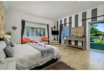 Spaciousviewsbalcony2-Bedroomsen-Suitenetflix allows 18 year olds to book a room