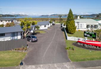 Tidewater Motel and Budget Accommodation has Balcony rooms