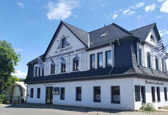 Hofbr  u Zur Sch  nen Aussicht allows 18 year olds to book a room