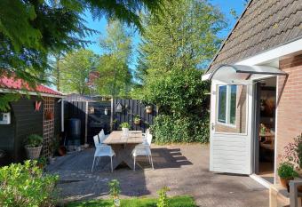 Tusken Wad en W  ld allows 18 year olds to book a room