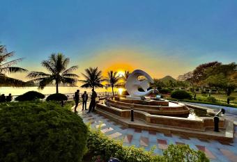 Huong Cang Sea View Hotel has Balcony rooms