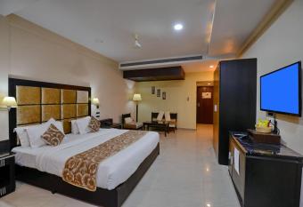 Hotel Floret Inn allows 18 year olds to book a room