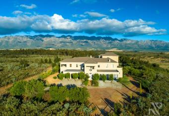 Guinevere Guest Farm has Balcony rooms