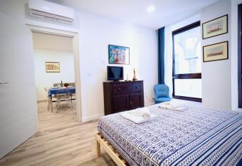 DIMORA SOTTORIPA 24 DI FRONTE ALL   ACQUARIO - GENOVABNB IT allows 18 year olds to book a room