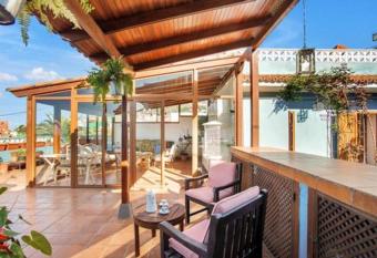 3 bedrooms villa with sea view enclosed garden and wifi at Los Realejos 3 km away from the beach has Balcony rooms