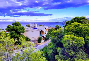 Possidon allows 18 year olds to book a room