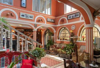 Elia Boutique Hostel allows 18 year olds to book a room