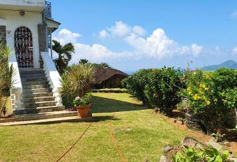 One bedroom apartement with sea view enclosed garden and wifi at Les Mamelles 5 km away from the beach has Balcony rooms