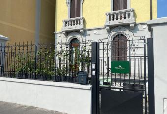 Villino Milano allows 18 year olds to book a room