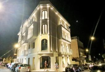 Solmaris Tropea Rooms & Suites allows 18 year olds to book a room