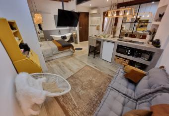 Apto-LOFT SAGRARIO, CON BA  ERA allows 18 year olds to book a room