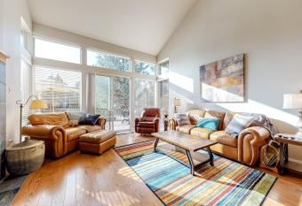 Creekside Comfort has Balcony rooms