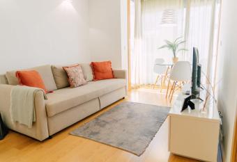 Oporto Yellow Apartments has Balcony rooms