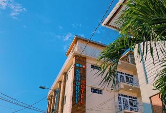 Voyager Sun & Reef Hotel allows 18 year olds to book a room