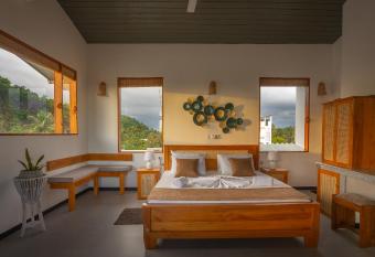 Hotel Bay Watch Unawatuna has Balcony rooms