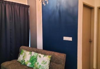 Hani Homestay WiFi Netflix Secure parking KLIA USIM INTI Aeon mall allows 18 year olds to book a room